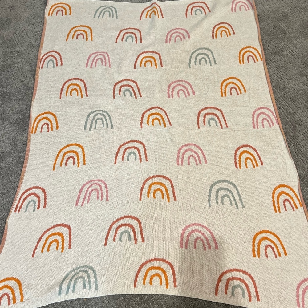Neutral Colors Rainbow Blanket 44x31
Like new condition